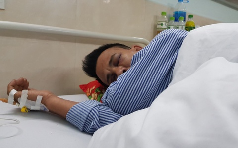 bi hanh hung o benh vien anh 2
