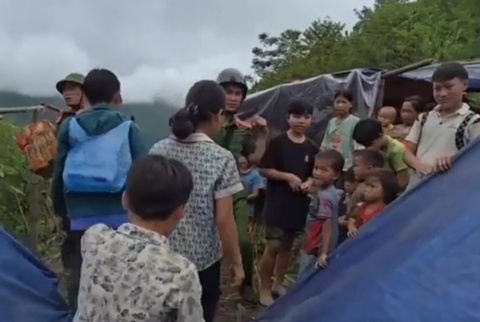 Hon 70 nguoi chay len rung, dung lan tranh lu va sat lo o Lao Cai hinh anh