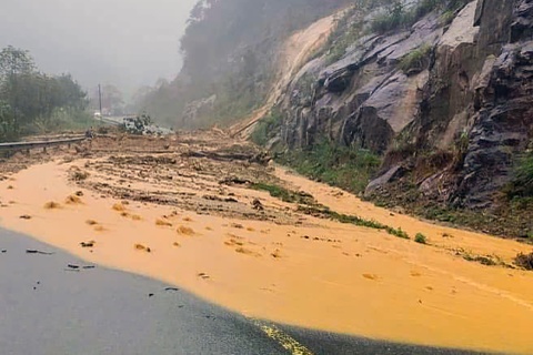 Duong noi Nha Trang - Da Lat sat lo nghiem trong hinh anh