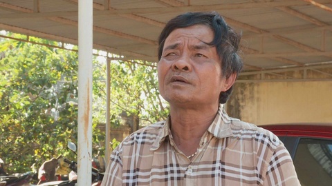 Va cham giao thong roi lua lay xe may cua nguoi gap nan hinh anh