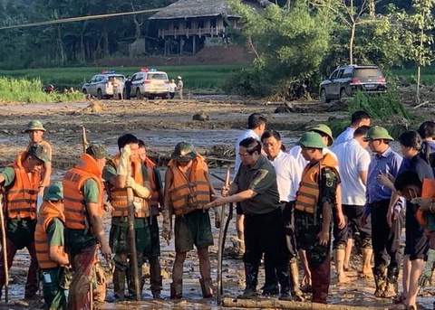 Thu tuong Pham Minh Chinh den Lang Nu, chi dao tim kiem nguoi mat tich hinh anh