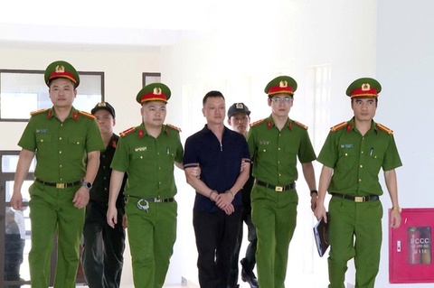 Am muu 'chay an' cho pham nhan chung than cua trum giang ho Vi 'ngo' hinh anh