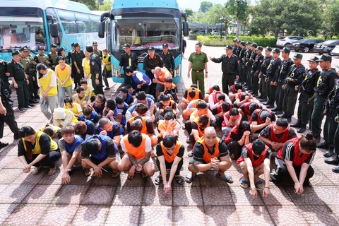 Bat them 3 nguoi trong duong day lua dao hon 300 ty dong o Campuchia hinh anh