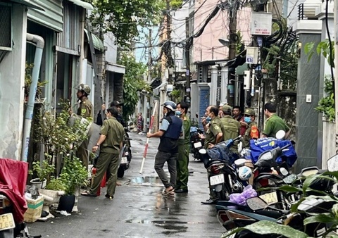 Khong che doi tuong chem hang xom roi co thu hon 12 gio trong nha hinh anh