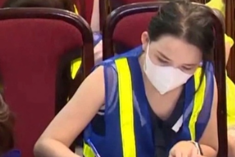 Quan karaoke ghi 'tom hum', 'Cherry J82' de che giau dich vu 'mua lua' hinh anh