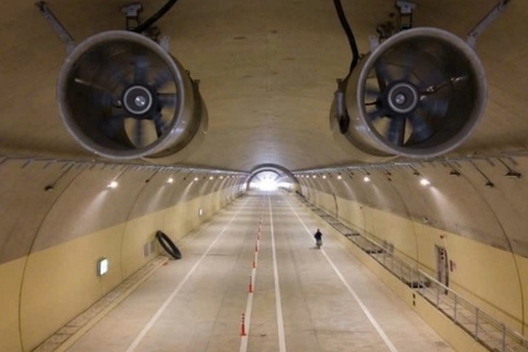 Ben trong ham lon nhat ca nuoc, tuyen cao toc Quang Ngai - Hoai Nhon hinh anh