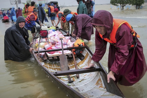 tuong Le Chiem noi ve viec can bo chia nhau luong kho cuu tro anh 3