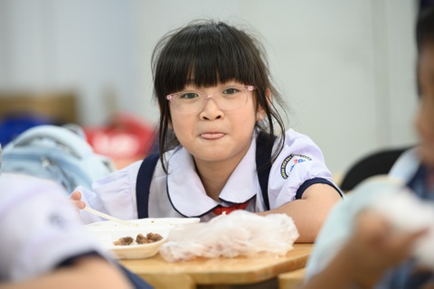 Giáo viên TP.HCM không được đăng ảnh cơm bán trú khi chưa kiểm chứng