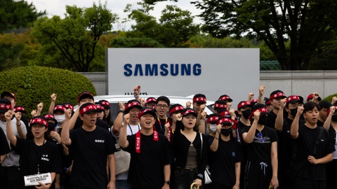 Cu soc lon voi Samsung hinh anh