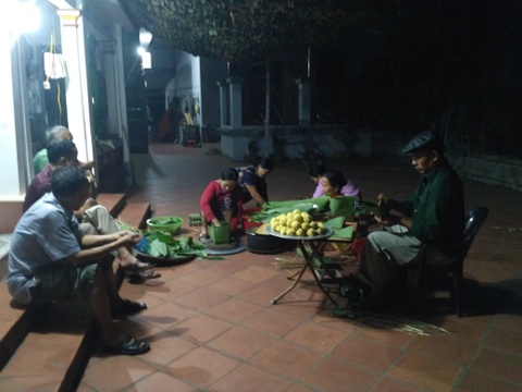 Nhung chiec banh chung goi tron tinh thuong con chau hinh anh