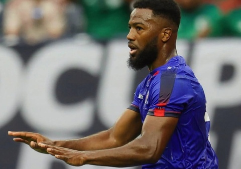 Trai nghiem kinh hoang cua cuu cau thu Wolves o Iran hinh anh