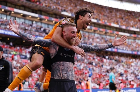 Hull tro lai Premier League hinh anh