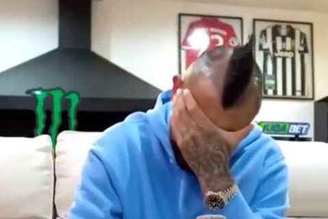 Phản ứng của Vidal khi xem Messi huỷ diệt Algeria