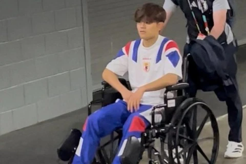 Takefusa Kubo phai roi san bang xe lan hinh anh