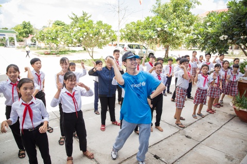 Quang Dang dong hanh cung UNICEF anh 1