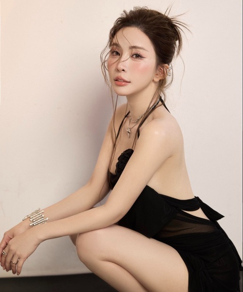 Quynh Nga kham thai anh 1