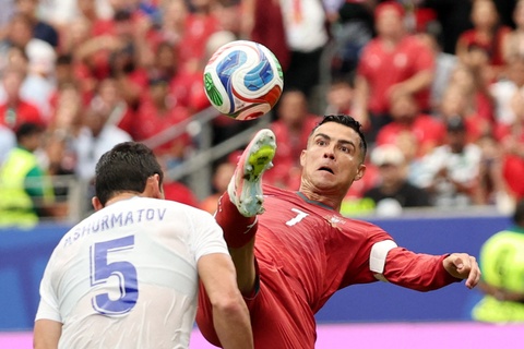 Ronaldo chua het thoi hinh anh