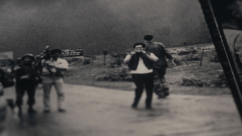 Dai dien doan phim 'The Stringer' len tieng ve 'Em be Napalm' hinh anh