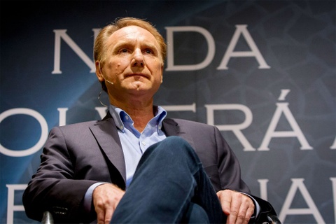 Dan Brown: 'Robert Langdon la nguoi toi muon tro thanh' hinh anh