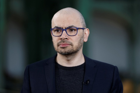 Tu than dong co vua den Nobel Hoa hoc, nguoi dua AI den the gioi hinh anh