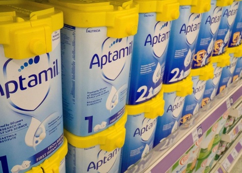 Nhieu lo sua Aptamil tiep tuc bi thu hoi tai chau Au hinh anh