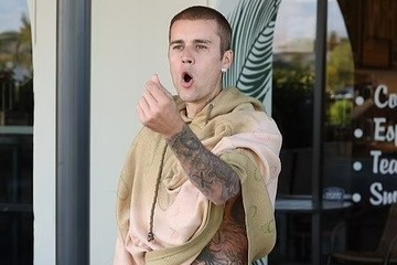 Justin Bieber cau xin hinh anh