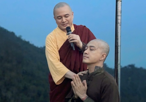 Tuan Hung cao troc dau hinh anh