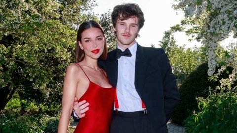 Con trai Beckham dam duoi hon ban gai hon 10 tuoi hinh anh