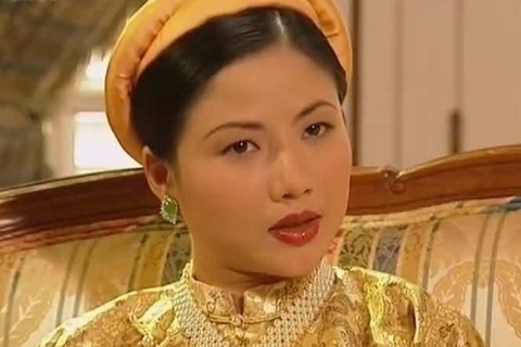 Yen Chi dong vai hoang hau Nam Phuong 22 nam truoc nay la PGS.TS hinh anh