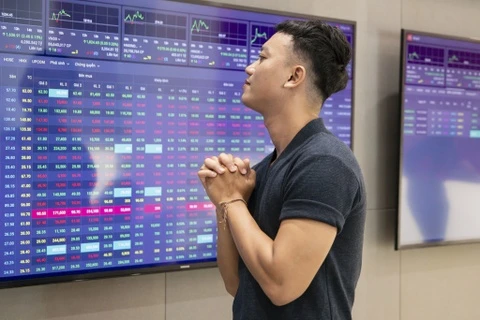 Bao gio VN-Index tang tro lai moc 1.900 diem? hinh anh