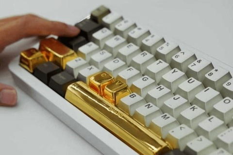 Cong ty Trung Quoc tang nhan vien nut phim nang gan 10 chi vang hinh anh