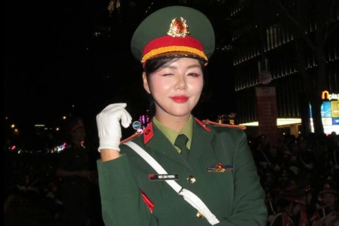 'Hoa khoi' khoi Quan y dung phan phu Gucci hinh anh