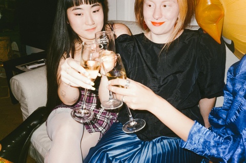 Nguoi tre Viet lan toa van hoa uong co trach nhiem hinh anh