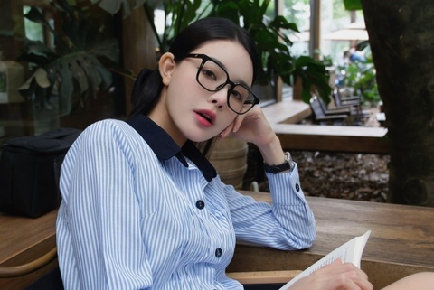 3 nang WAG deu la thac si, hon tuoi cau thu Viet hinh anh