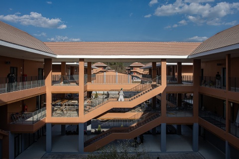 Ben trong ngoi truong noi tru 220 ty dong o bien gioi Dien Bien hinh anh