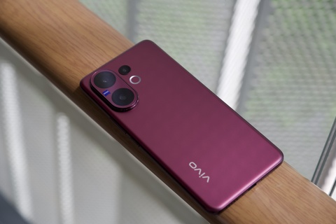 Smartphone can cao cap co pin lon nhat tren thi truong hinh anh