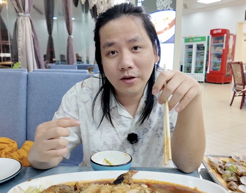 Khoa Pug lien tuc xoa video, tu dot ca tram trieu view hinh anh