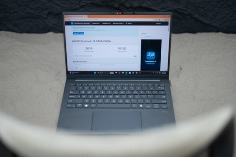 Laptop thay doi giua thoi bao gia hinh anh