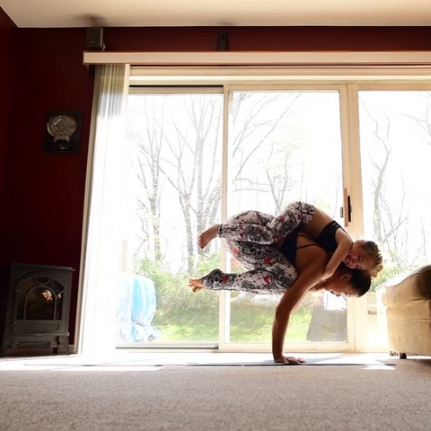Bo anh me tap yoga cung con gai anh 6