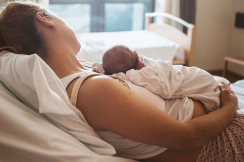 Me nen an gi sau sinh mo? hinh anh