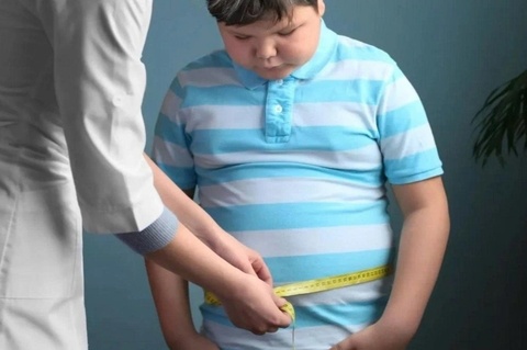 Tre thua can nhung van suy dinh duong hinh anh