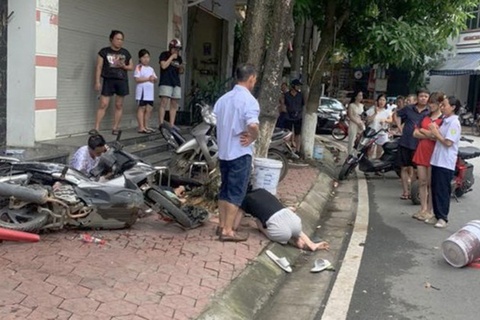 Be trai 7 tuoi van tay ga xe may, tu vong thuong tam hinh anh