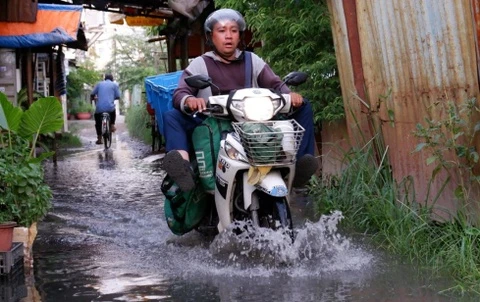 Vat va 'be bo, tat nuoc' ben canh du an chong ngap 10.000 ty o TP.HCM hinh anh
