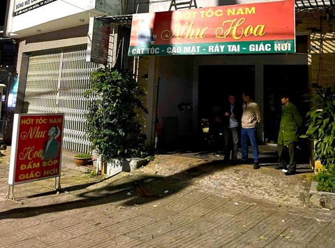 'Nup bong' tiem toc nam de mua ban dam hinh anh