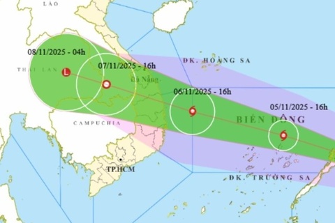 Thời điểm nào bão Kalmaegi đi vào đất liền Việt Nam?