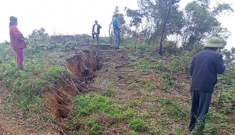 Cam duong, so tan dan khi doi xuat hien vet nut dai hang tram met hinh anh