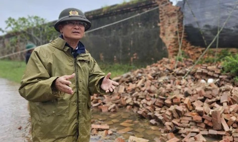 Hien truong hu hai o Hoang thanh trieu Nguyen sau mua lu lich su hinh anh