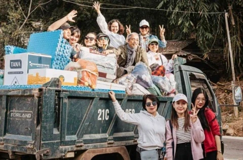 Hanh trinh thien nguyen dang do cua 9 thanh vien nhom Bep Cui hinh anh