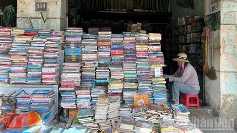 Nhung hieu sach cu ben le ky uc do thi hinh anh