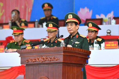 Ra mat sach cua Dai tuong Phan Van Giang ve xay dung quan doi hinh anh